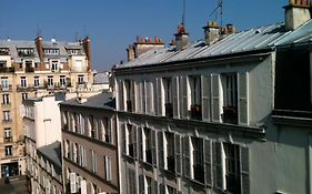 Nice Sunny Flat Near Eiffel Tower